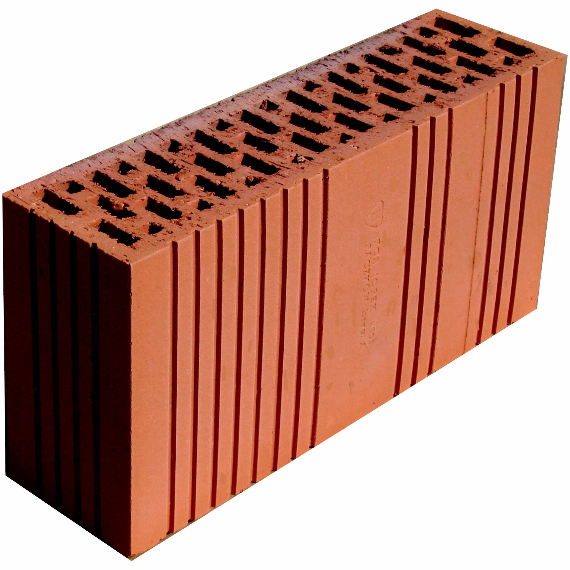 Pojedynczy pustak ceramiczny Porotherm o porowatej strukturze, widoczne pionowe żłobienia i perforacja, na białym tle.